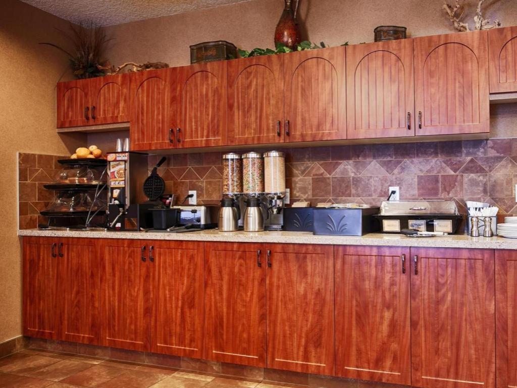 Best Western Diamond Inn Three Hills Exterior photo