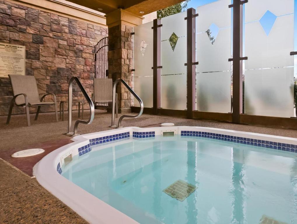 Best Western Diamond Inn Three Hills Exterior photo