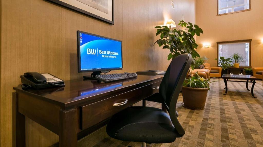 Best Western Diamond Inn Three Hills Exterior photo