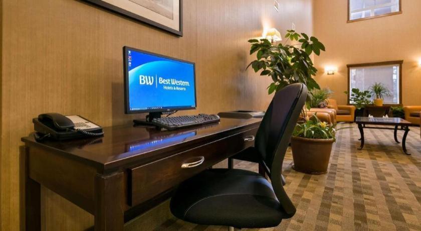 Best Western Diamond Inn Three Hills Exterior photo