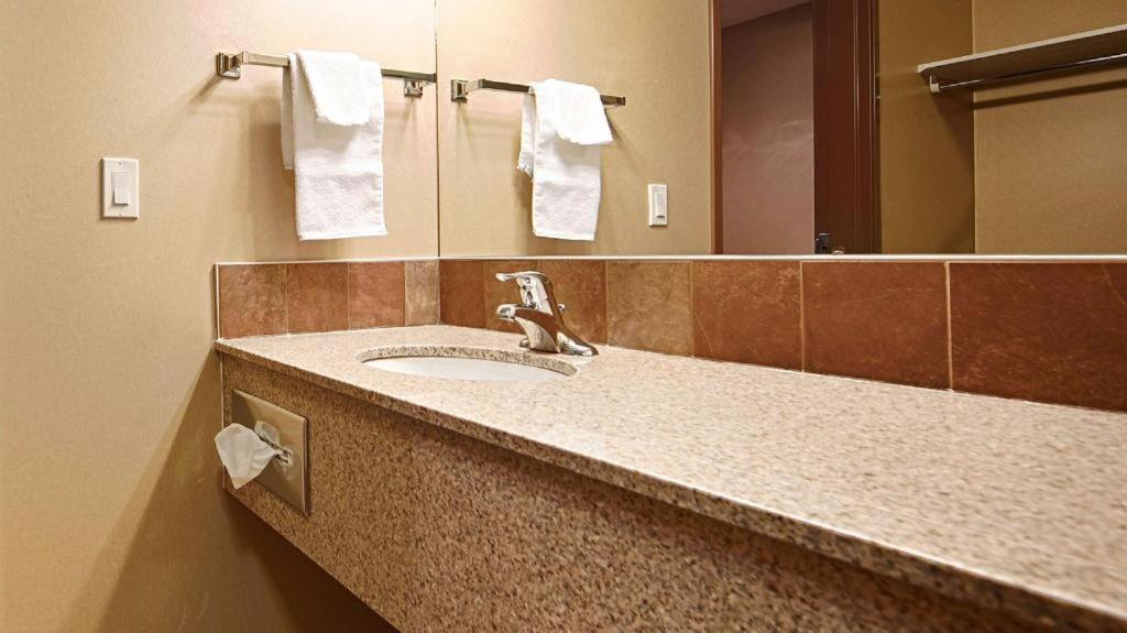 Best Western Diamond Inn Three Hills Exterior photo