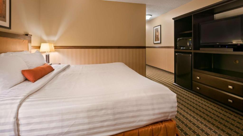Best Western Diamond Inn Three Hills Exterior photo